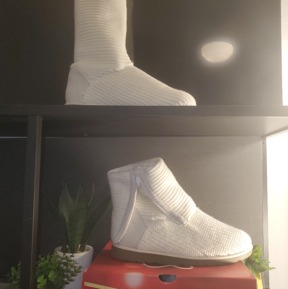 Knee and ankle Boots.